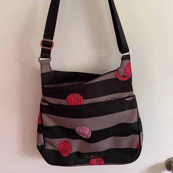 Vera Bradley crossbody bag. Great for travel! - Picture 1 of 13